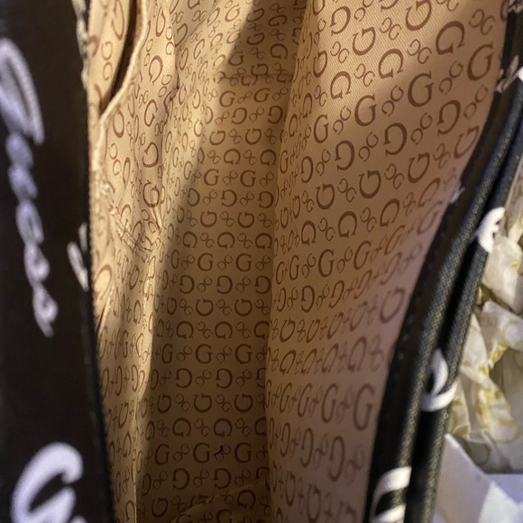 🆕 Guess Black with White Logo Chandler Bag - Picture 9 of 9